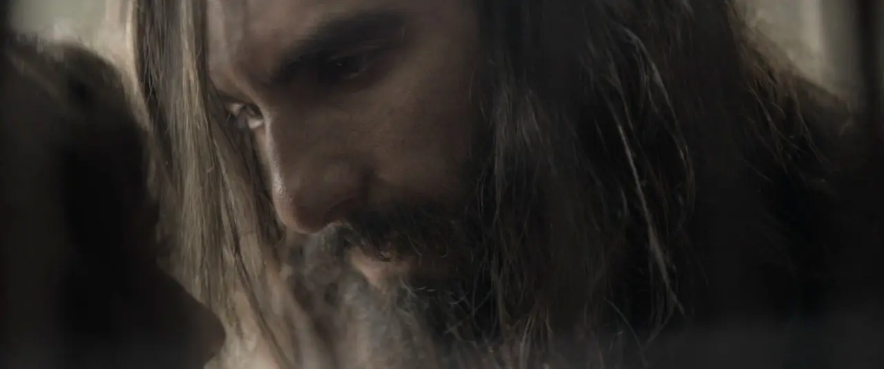 The length of the end credits was reduced by 1 minute.